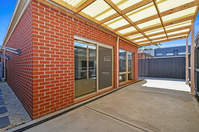 Photo - 10 Woodbine Street, Pakenham VIC 3810 - Image 11