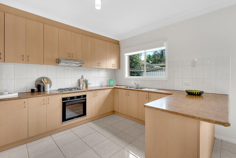 Photo - 10 Woodlea Crescent, Craigieburn VIC 3064 - Image 12