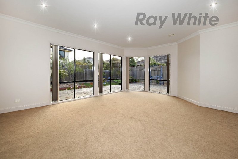 Photo - 10 Woodruff Court, Sanctuary Lakes VIC 3030 - Image 11