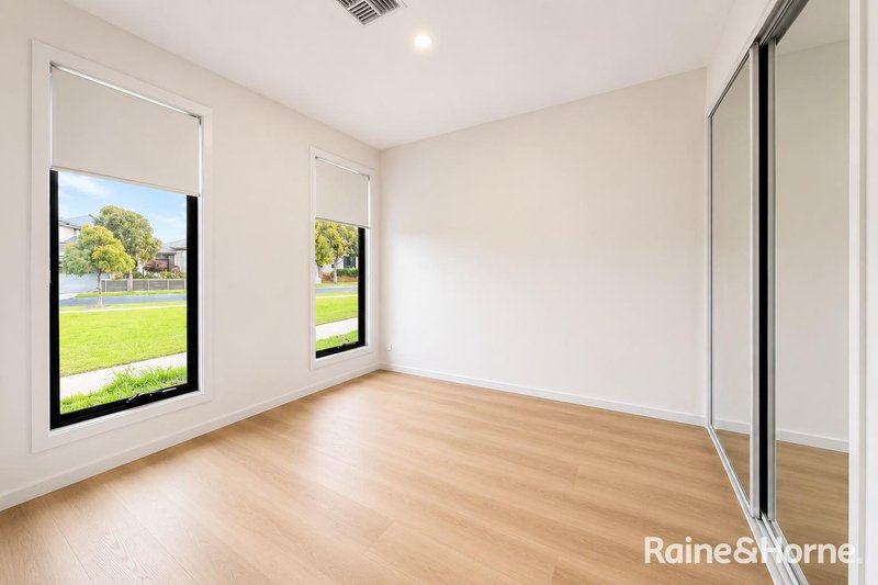 Photo - 10 Woolwich Walk, Wyndham Vale VIC 3024 - Image 5