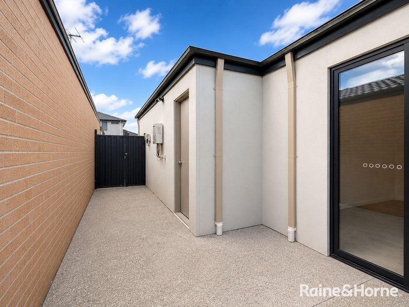 Photo - 10 Woolwich Walk, Wyndham Vale VIC 3024 - Image 9