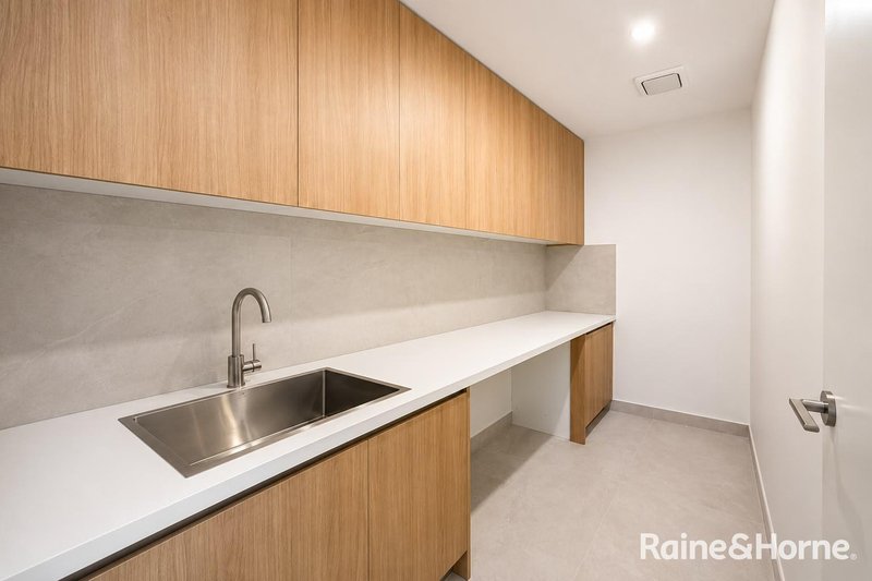 Photo - 10 Woolwich Walk, Wyndham Vale VIC 3024 - Image 11