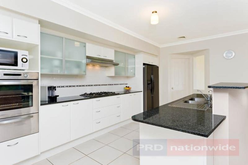 Photo - 10 Worsley Street, East Hills NSW 2213 - Image 5