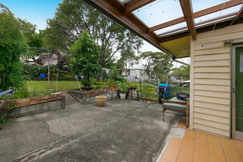 Photo - 10 Wylie Avenue, Coorparoo QLD 4151 - Image 7