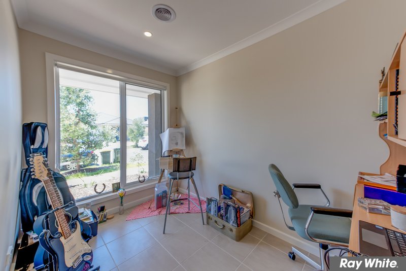 Photo - 10 Yaleri Rise, Werribee VIC 3030 - Image 6