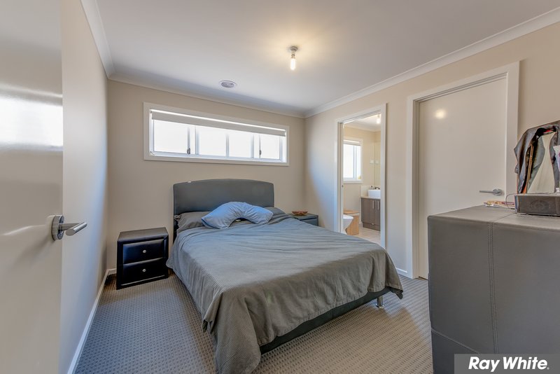 Photo - 10 Yaleri Rise, Werribee VIC 3030 - Image 7