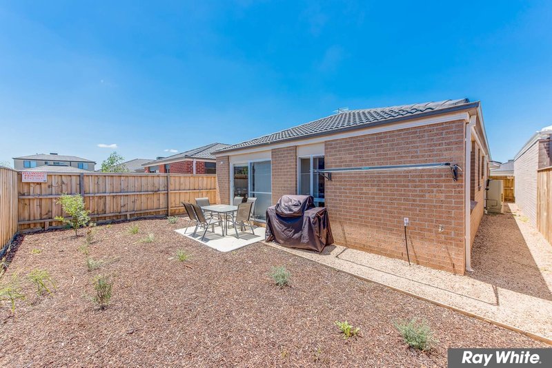 Photo - 10 Yaleri Rise, Werribee VIC 3030 - Image 11