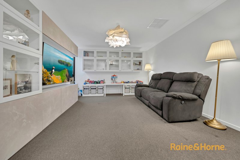 Photo - 10 Yellow Robin Circuit, Cranbourne East VIC 3977 - Image 6