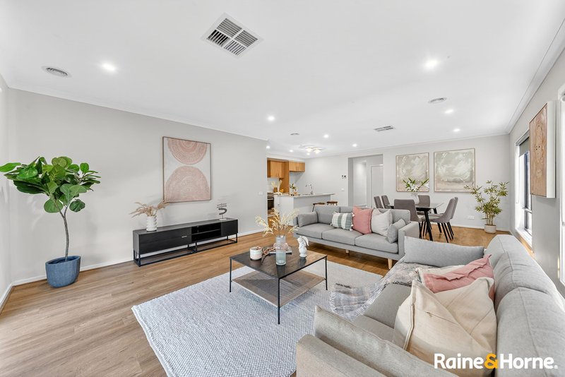 Photo - 10 Yellowstone Road, Tarneit VIC 3029 - Image 4