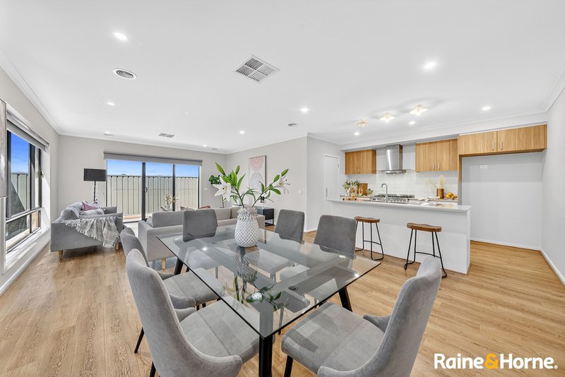 Photo - 10 Yellowstone Road, Tarneit VIC 3029 - Image 5