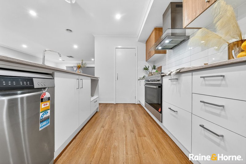 Photo - 10 Yellowstone Road, Tarneit VIC 3029 - Image 6