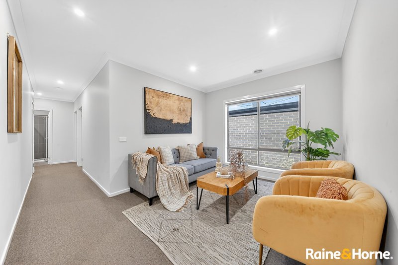Photo - 10 Yellowstone Road, Tarneit VIC 3029 - Image 7