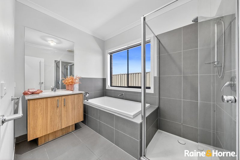 Photo - 10 Yellowstone Road, Tarneit VIC 3029 - Image 8