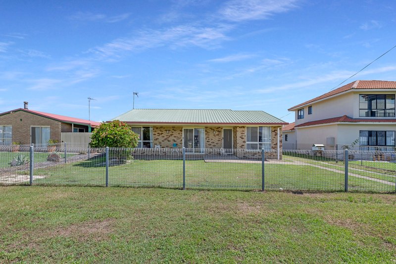 Photo - 10 Young Street, Burnett Heads QLD 4670 - Image 7