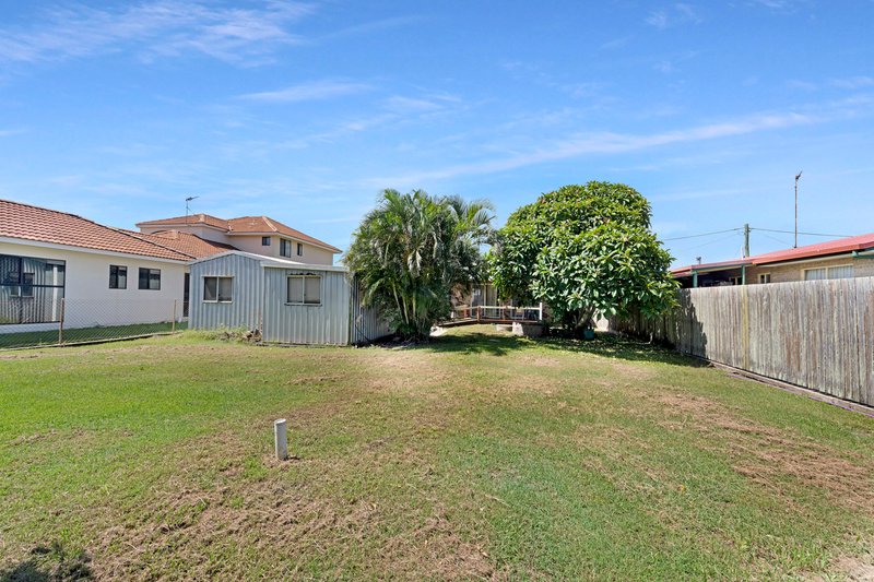 Photo - 10 Young Street, Burnett Heads QLD 4670 - Image 11