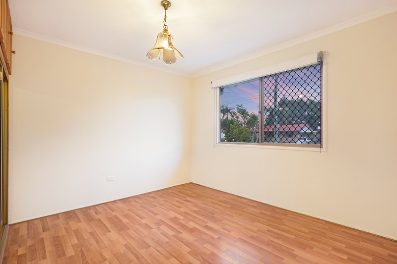 Photo - 10 Yvonne Drive, Boronia Heights QLD 4124 - Image 10