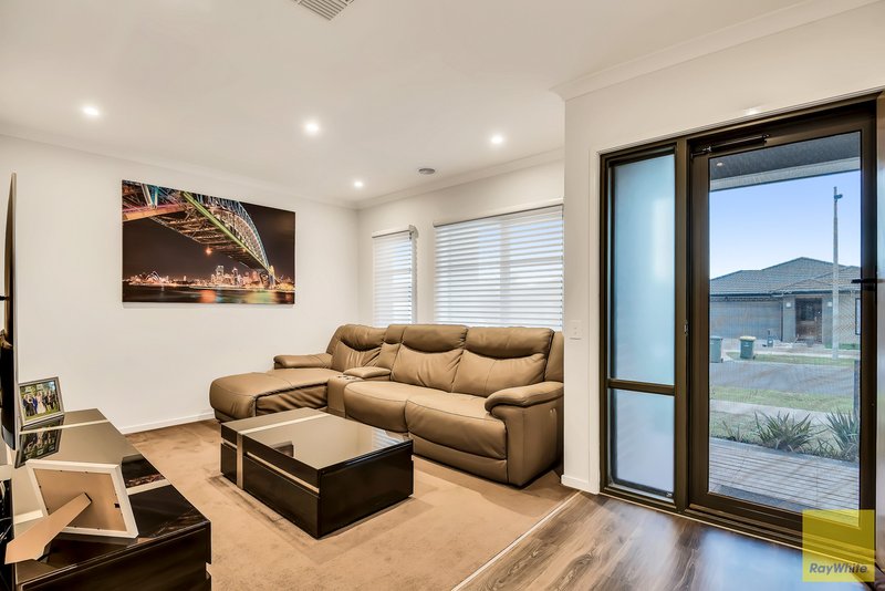 Photo - 10 Zambezi Street, Tarneit VIC 3029 - Image 2