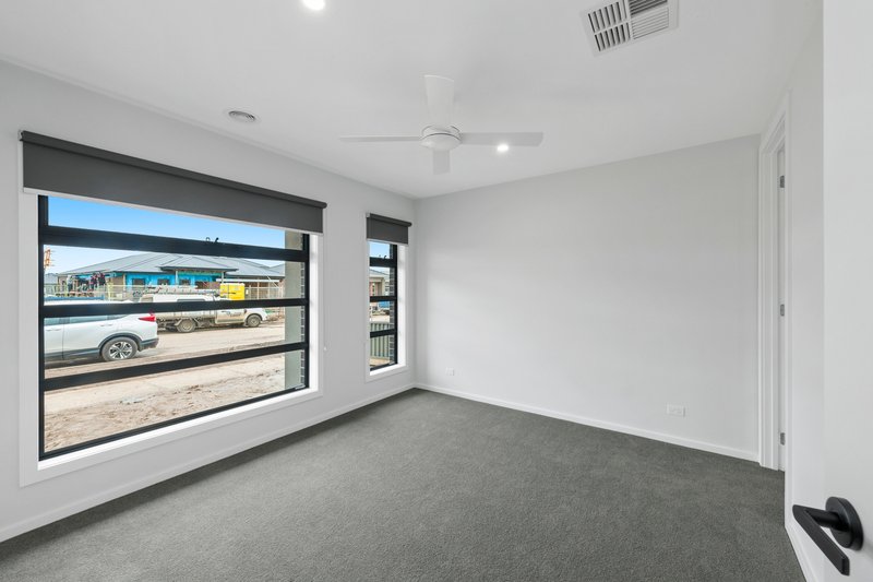 Photo - 10 Zircon Street, Alfredton VIC 3350 - Image 5