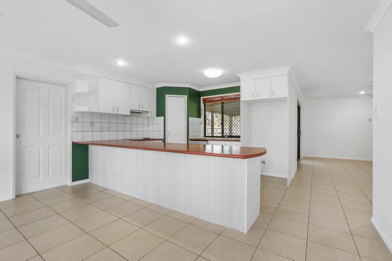 Photo - 100 Col Brown Avenue, Clinton QLD 4680 - Image 4