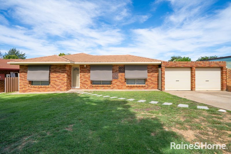 100 Dalman Parkway, Glenfield Park NSW 2650