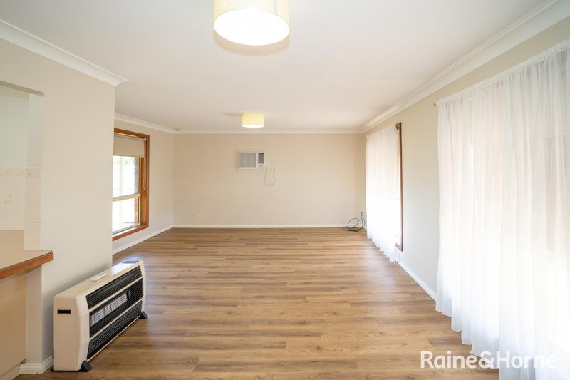 Photo - 100 Dalman Parkway, Glenfield Park NSW 2650 - Image 4