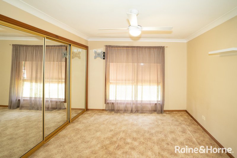 Photo - 100 Dalman Parkway, Glenfield Park NSW 2650 - Image 5