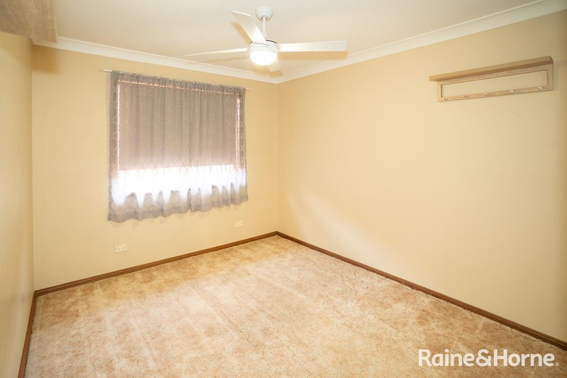 Photo - 100 Dalman Parkway, Glenfield Park NSW 2650 - Image 6