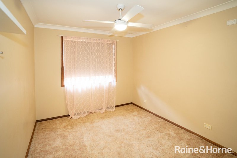 Photo - 100 Dalman Parkway, Glenfield Park NSW 2650 - Image 7