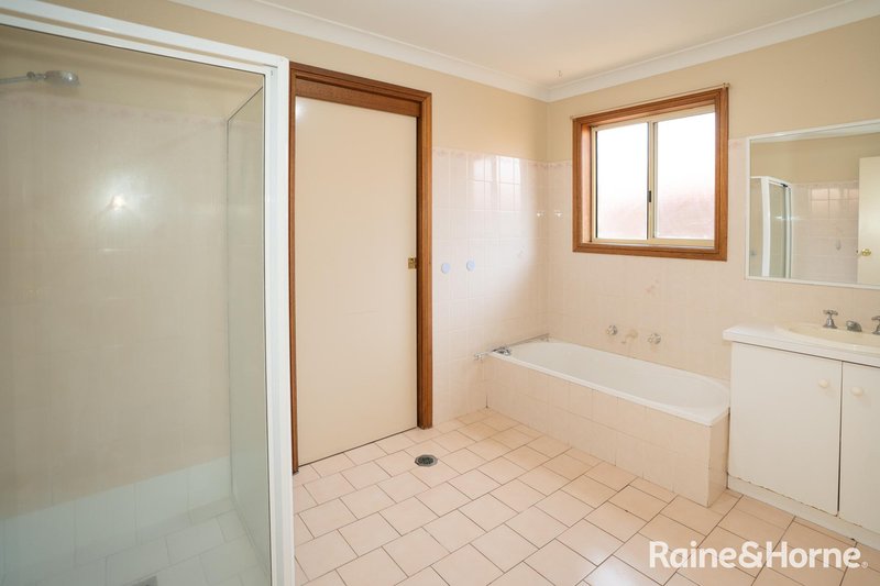 Photo - 100 Dalman Parkway, Glenfield Park NSW 2650 - Image 8