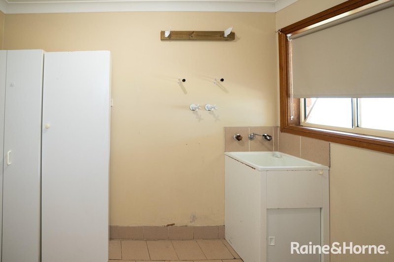 Photo - 100 Dalman Parkway, Glenfield Park NSW 2650 - Image 9