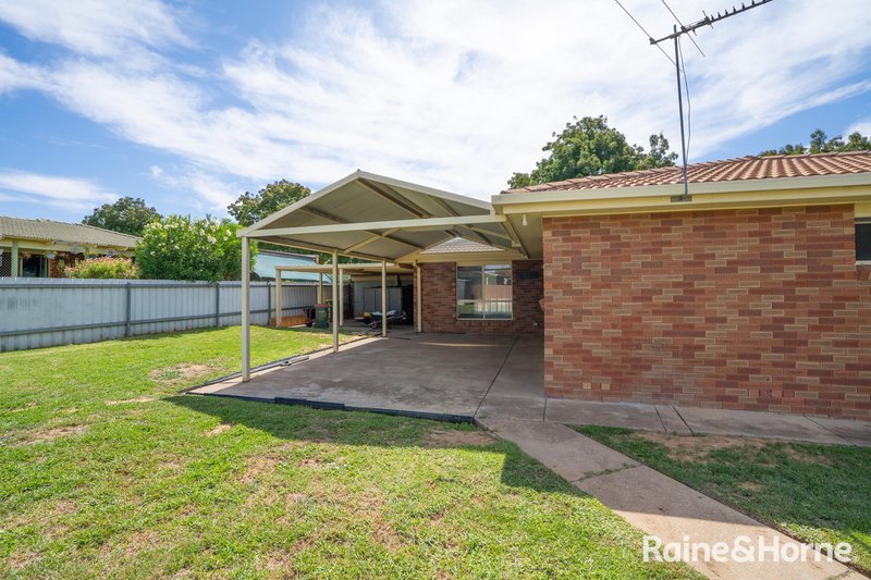 Photo - 100 Dalman Parkway, Glenfield Park NSW 2650 - Image 11