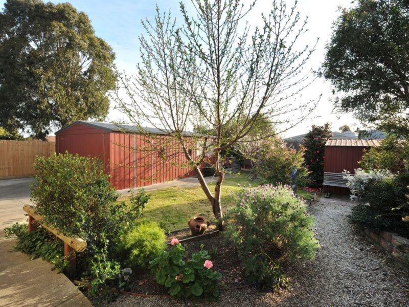 Photo - 100 Duncan Drive, Pakenham VIC 3810 - Image 10