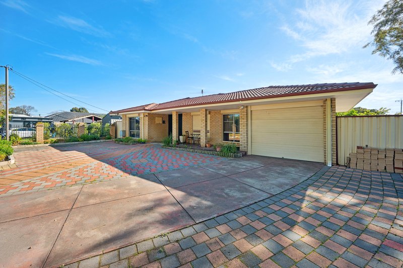 Photo - 100 George Way, Cannington WA 6107 - Image 2