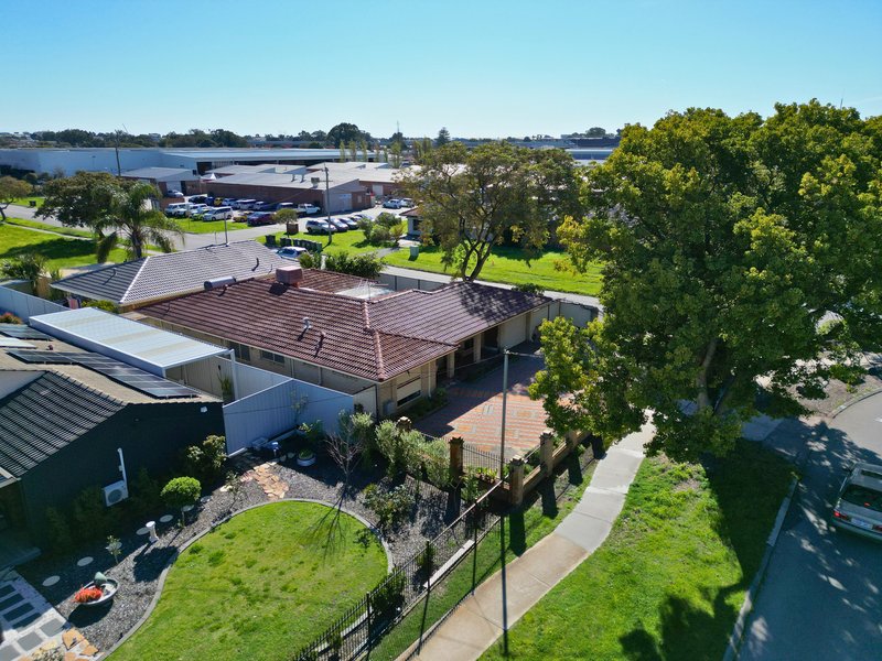 Photo - 100 George Way, Cannington WA 6107 - Image 21