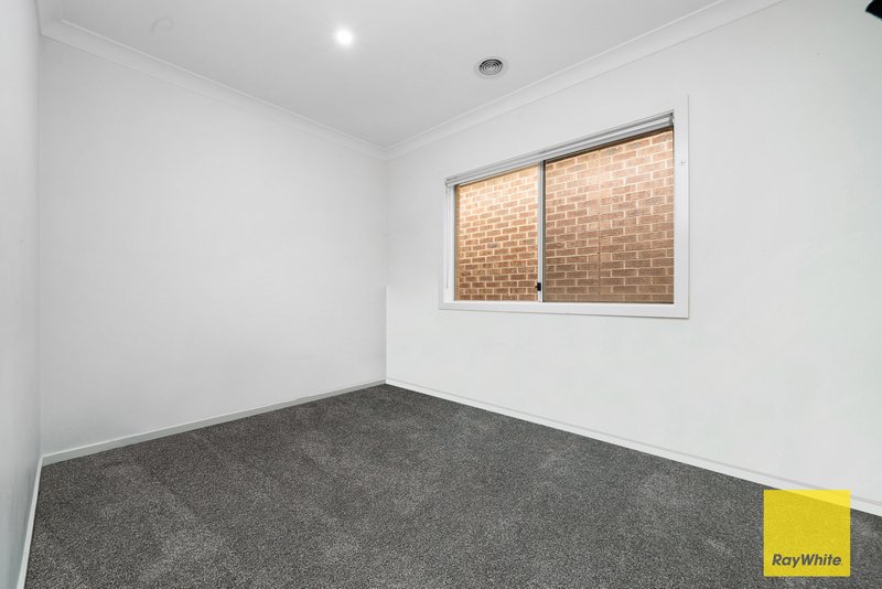 Photo - 100 Grassbird Drive, Point Cook VIC 3030 - Image 6