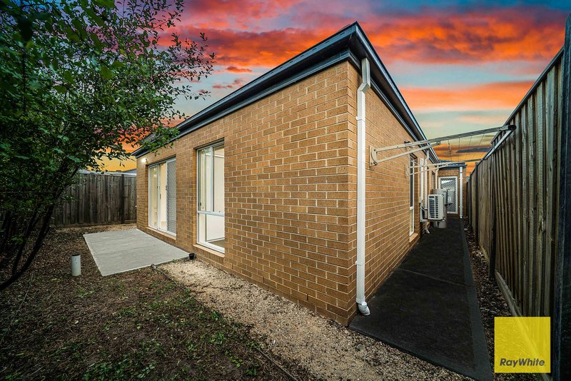 Photo - 100 Grassbird Drive, Point Cook VIC 3030 - Image 12