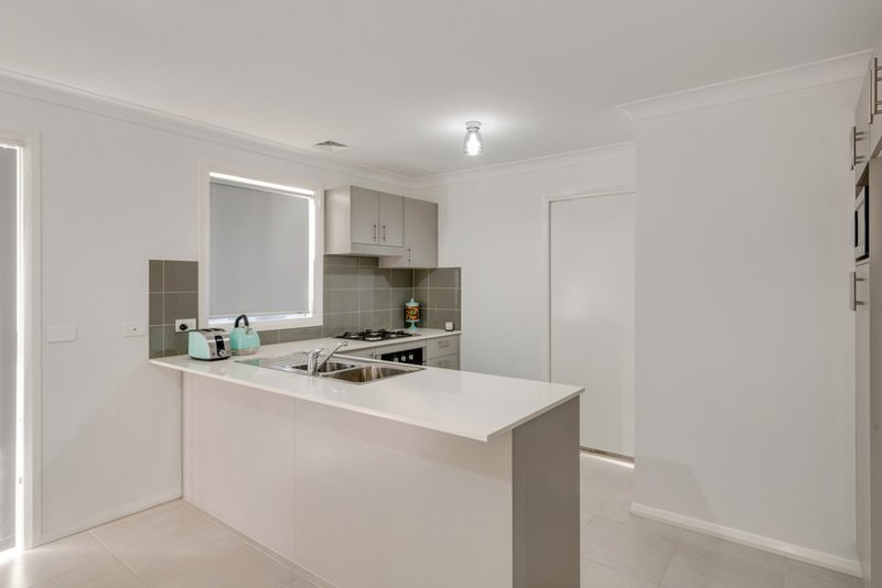 Photo - 100 Hampshire Boulevard, Spring Farm NSW 2570 - Image 4