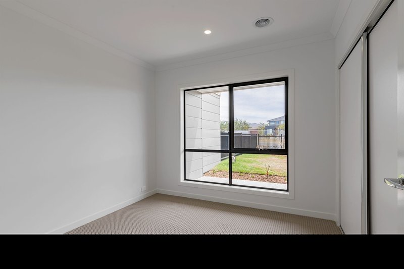 Photo - 100 Marathon Boulevard, Craigieburn VIC 3064 - Image 10