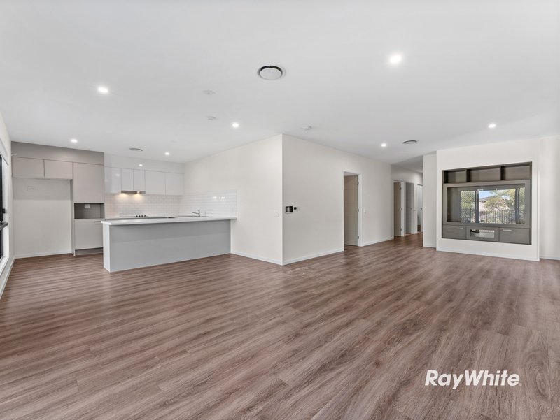 Photo - 100 Mercy Circuit, Park Ridge QLD 4125 - Image 3