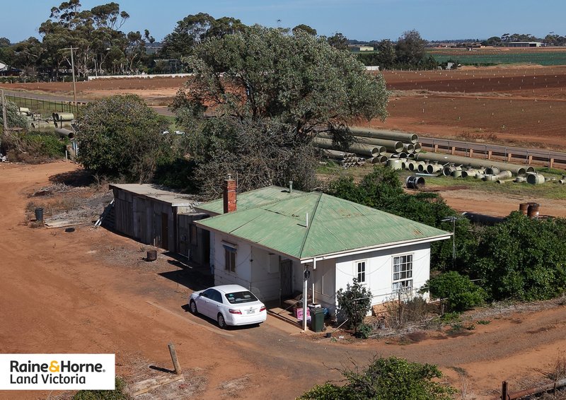 Photo - 100 Oconnors Road, Werribee South VIC 3030 - Image 8