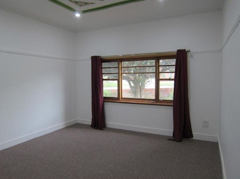 Photo - 100 Raleigh Road, Maribyrnong VIC 3032 - Image 4