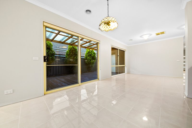 Photo - 100 Sabel Drive, Cranbourne North VIC 3977 - Image 6