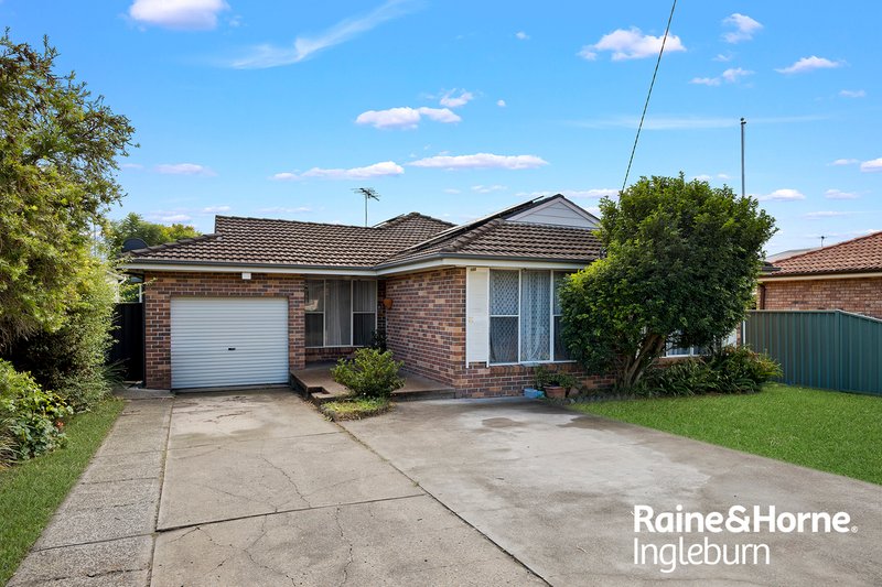 Photo - 100 Saywell Road, Macquarie Fields NSW 2564 - Image 2