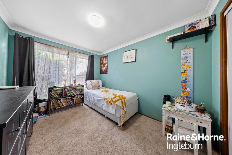 Photo - 100 Saywell Road, Macquarie Fields NSW 2564 - Image 5