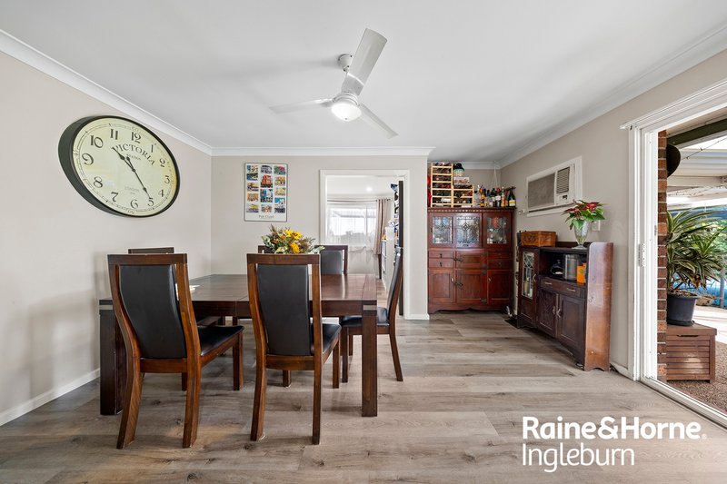 Photo - 100 Saywell Road, Macquarie Fields NSW 2564 - Image 6