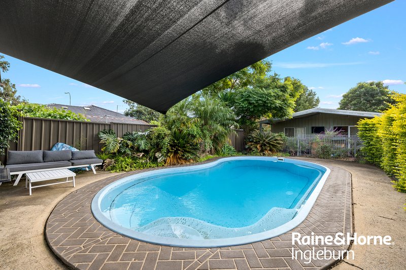 Photo - 100 Saywell Road, Macquarie Fields NSW 2564 - Image 12