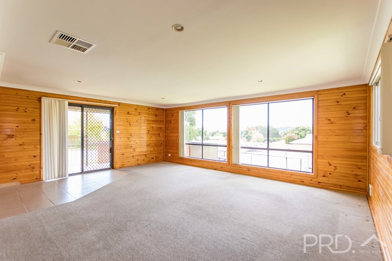 Photo - 100 Simpson Street, Tumut NSW 2720 - Image 4