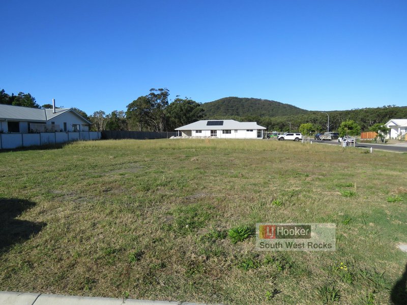 Photo - 100 Waianbar Avenue, South West Rocks NSW 2431 - Image 2