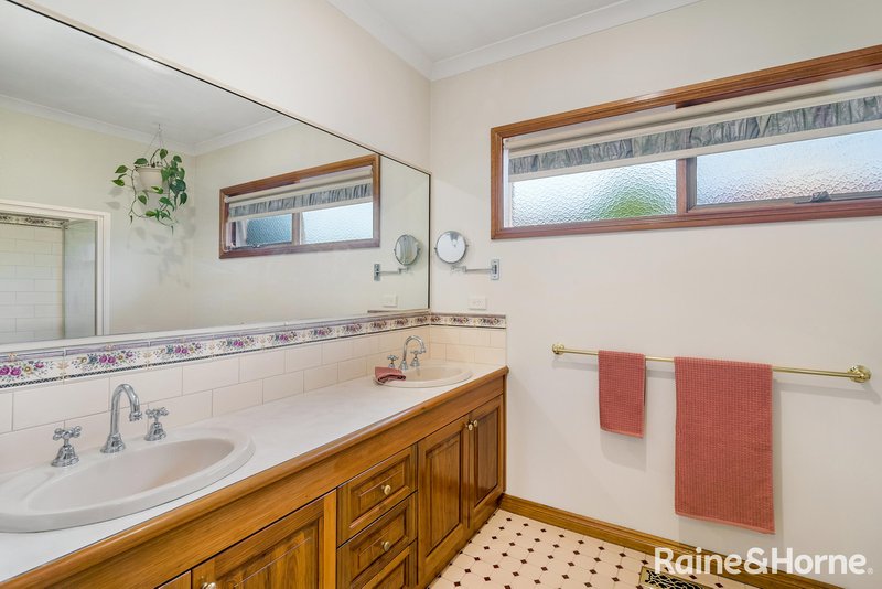 Photo - 100 Yellow Gum Boulevard, Sunbury VIC 3429 - Image 5