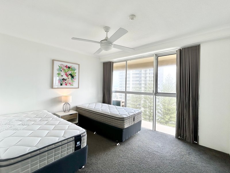 Photo - 1001/10 Vista Street, Surfers Paradise QLD 4217 - Image 7